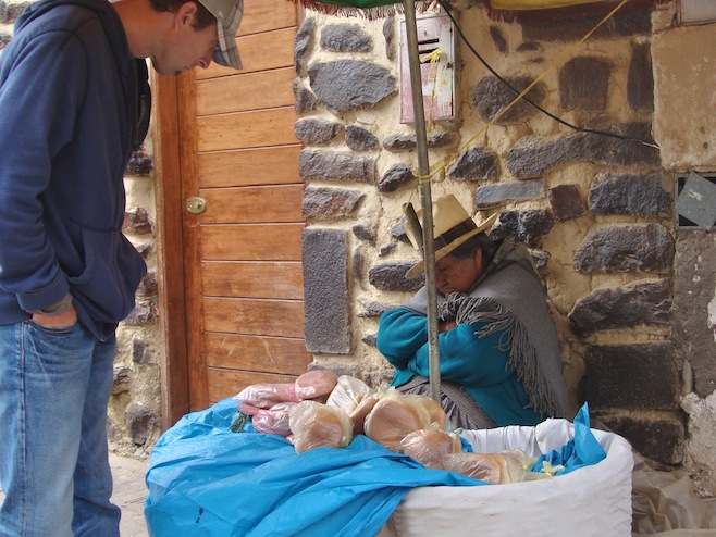 PE Ollan Buying Bread